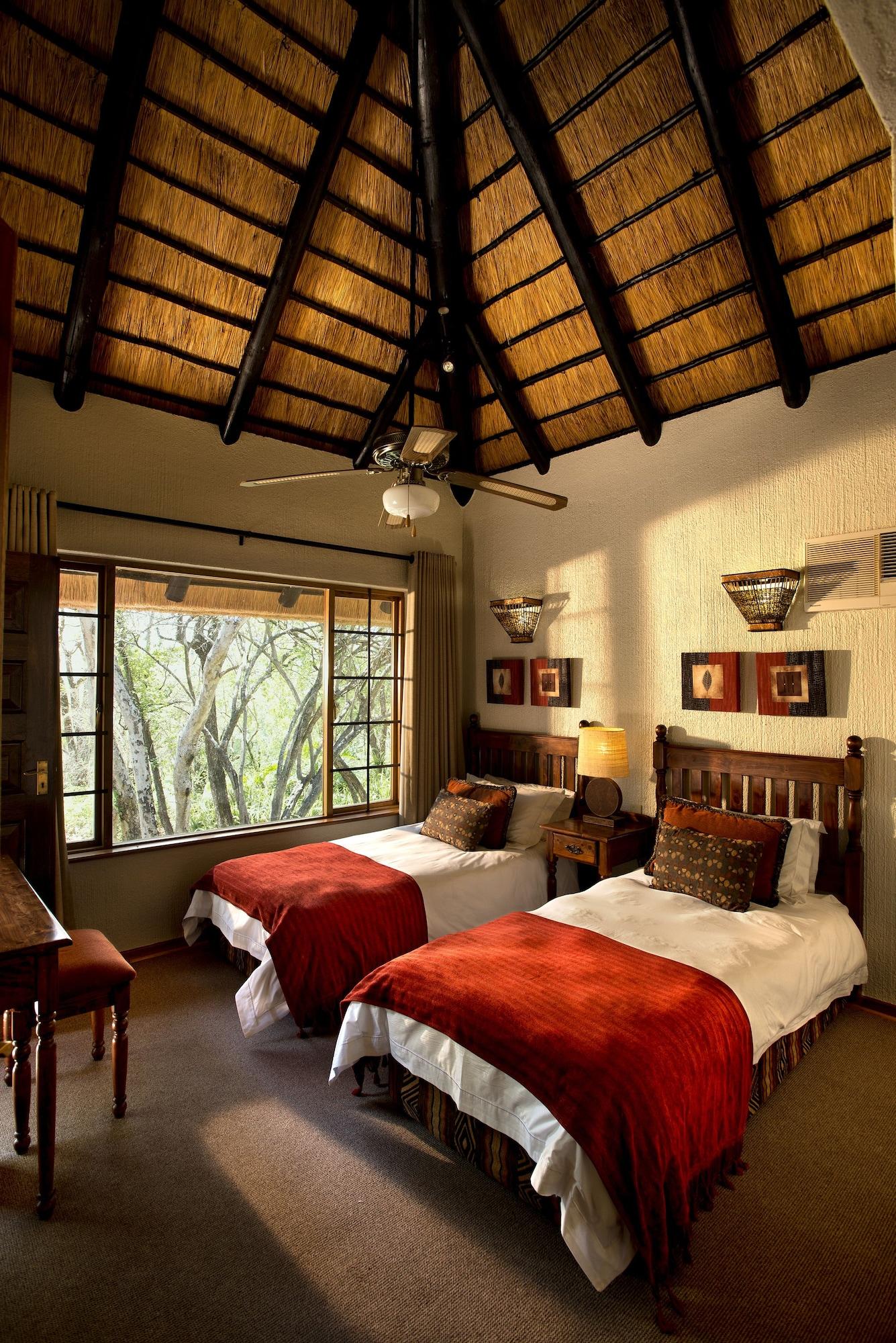 Kruger Park Lodge Хейзивью Экстерьер фото